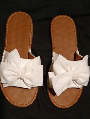 Women’s White Bow Slide Sandals with Tan Footbed